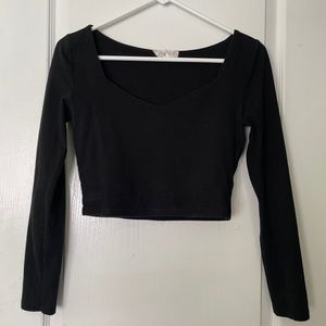 Long sleeve v neck black crop top